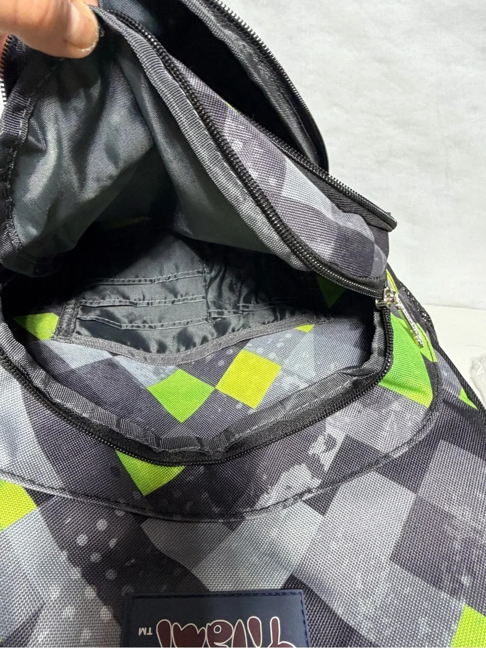 Tilami Green & Grey Triangle 19 Inch Kids Rolling Backpack w lunch bag